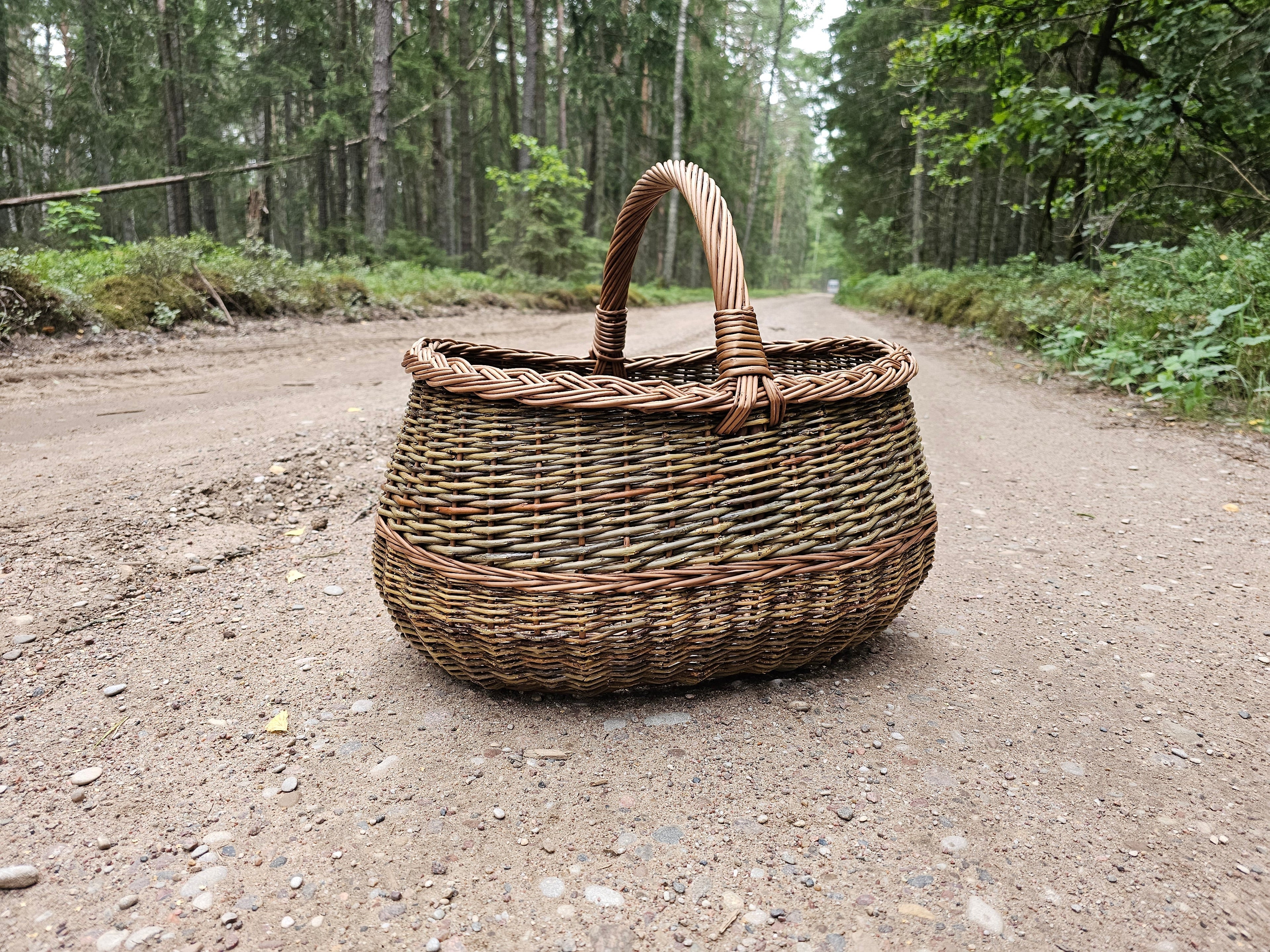 Apvali derliaus pintinė su pintu apvadu — vytelių pintinė, 3 nuotrauka
