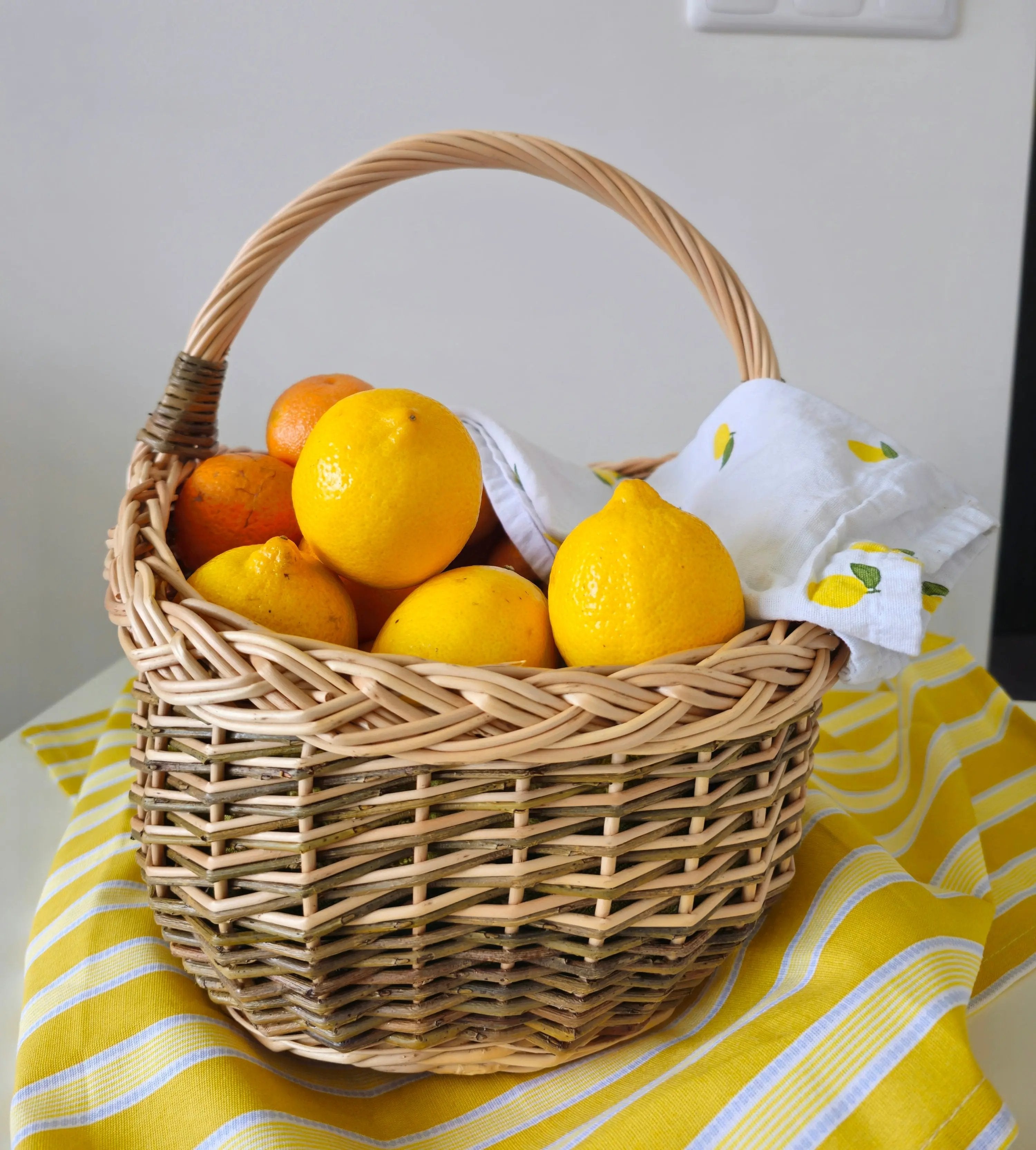 Small wicker basket 0051 - NaturelyWoven