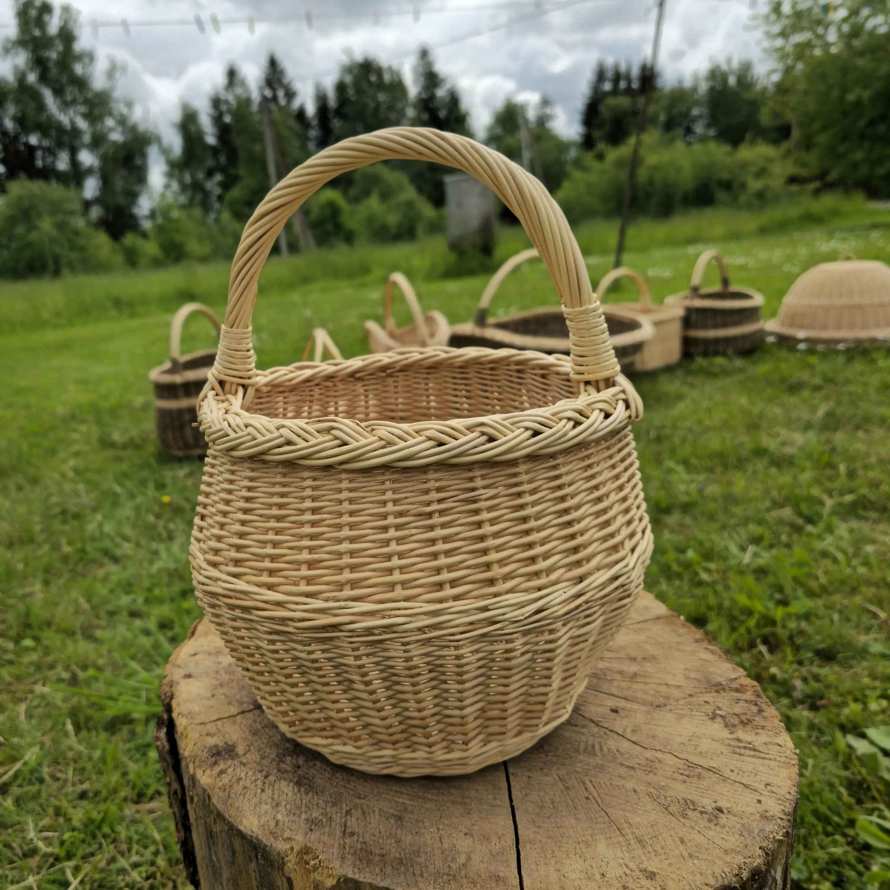Small wicker basket 021b - NaturelyWoven wicker - handmade
