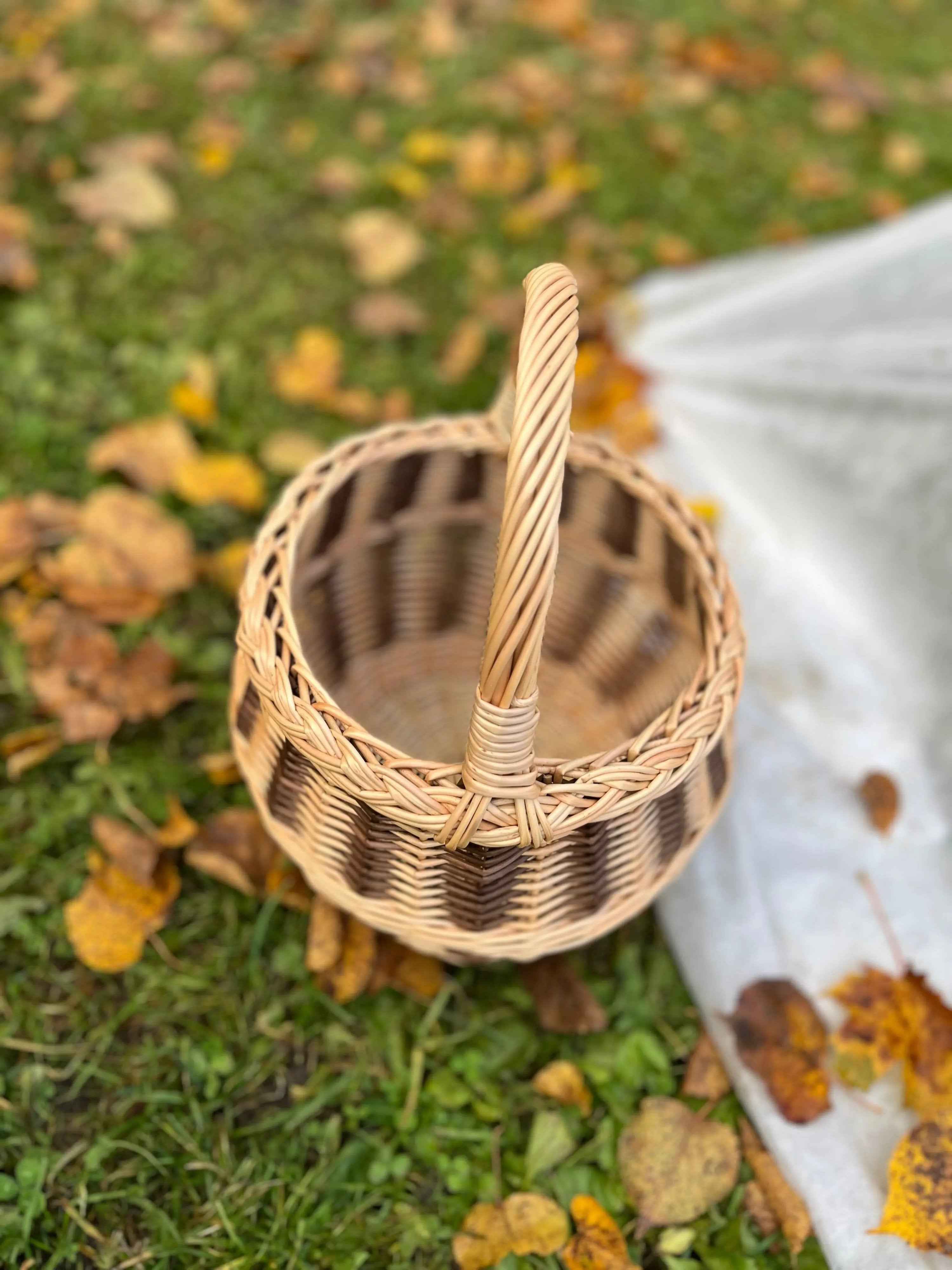 Small wicker basket 021b - NaturelyWoven wicker - handmade
