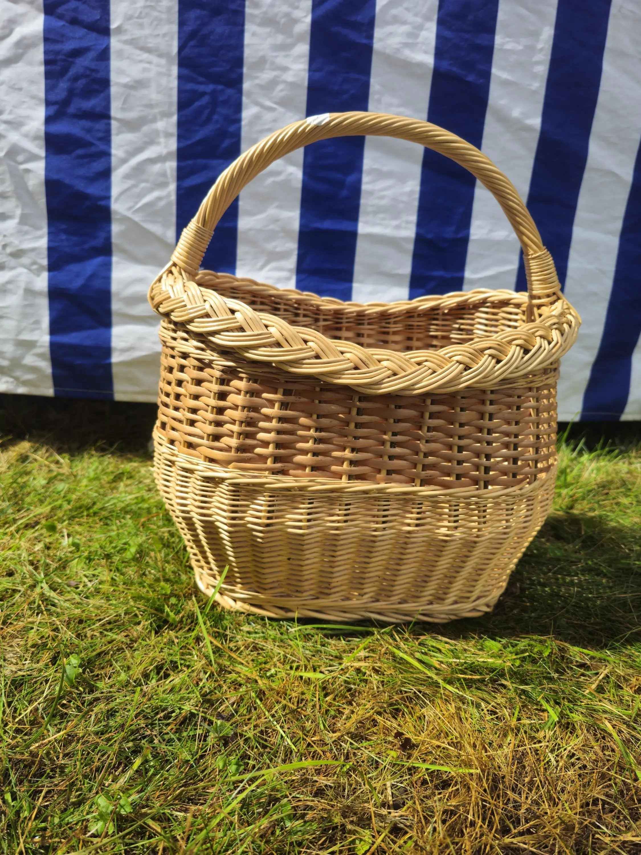 Maža sodo pintinė — vytelių pintinė, 8 nuotrauka
