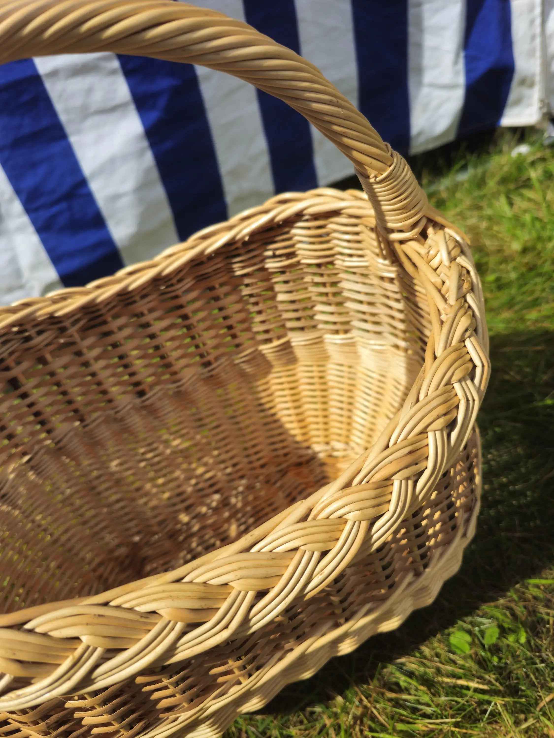 Maža sodo pintinė — vytelių pintinė, 9 nuotrauka