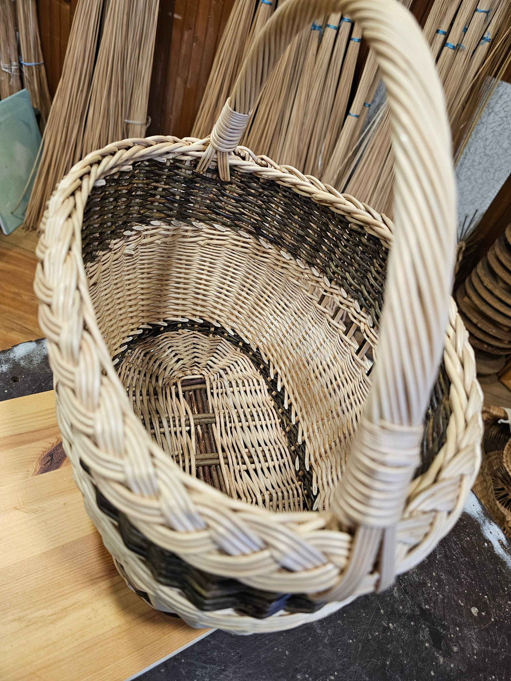 Maža turgaus pintinė — vytelių pintinė, 9 nuotrauka