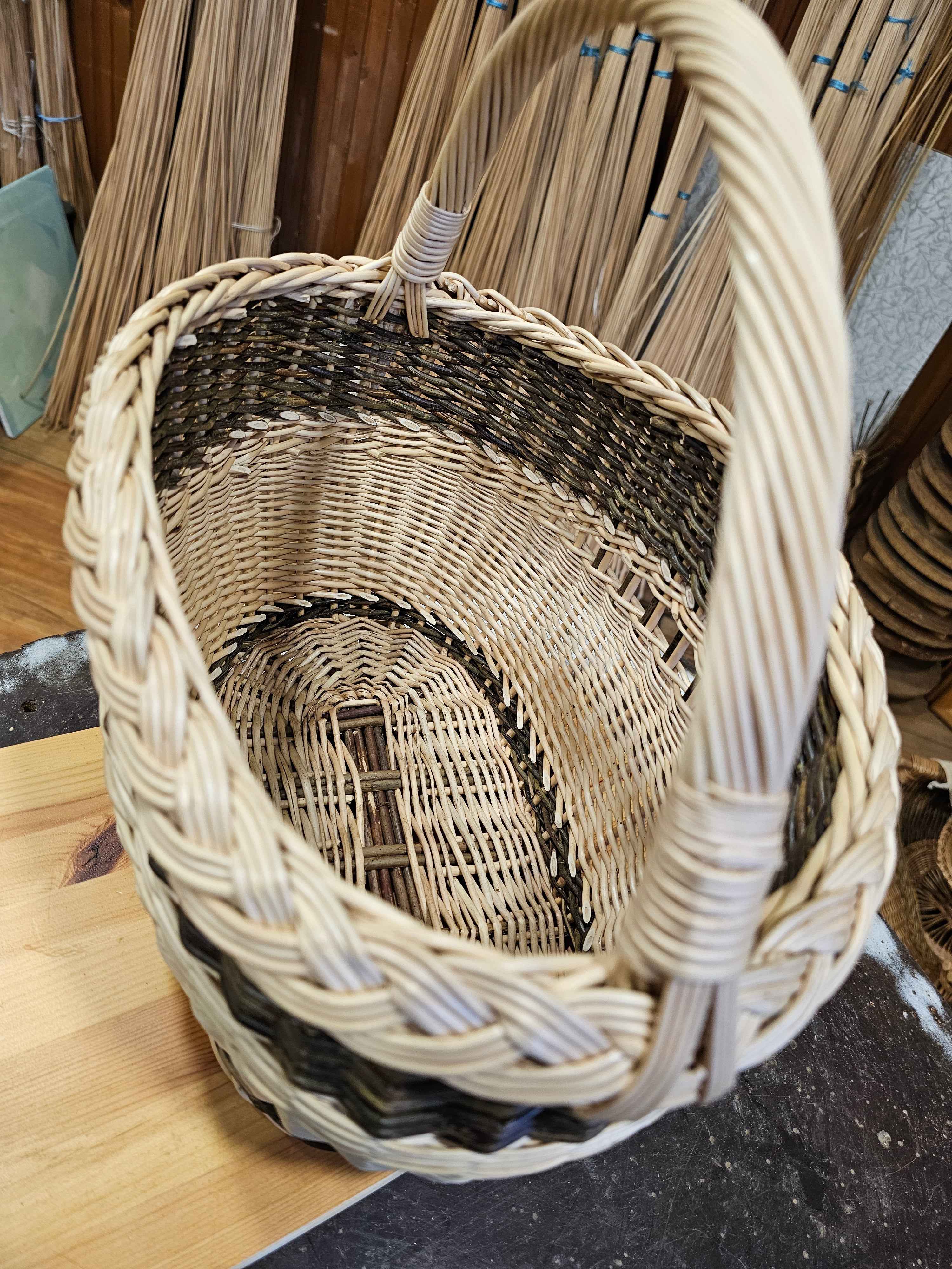 Maža turgaus pintinė — vytelių pintinė, 9 nuotrauka