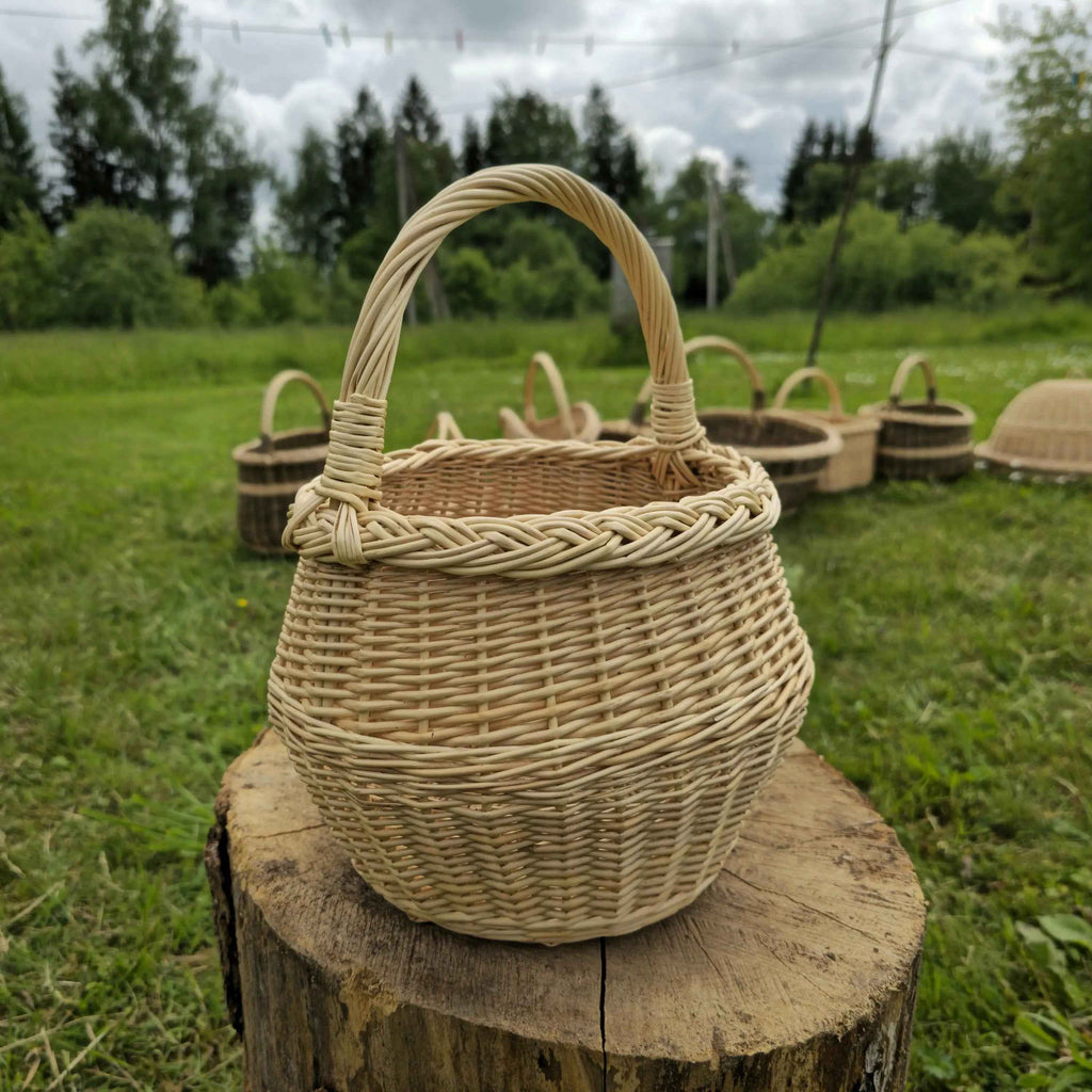 Maža gėlių pintinė su rankena — vytelių pintinė, 15 nuotrauka