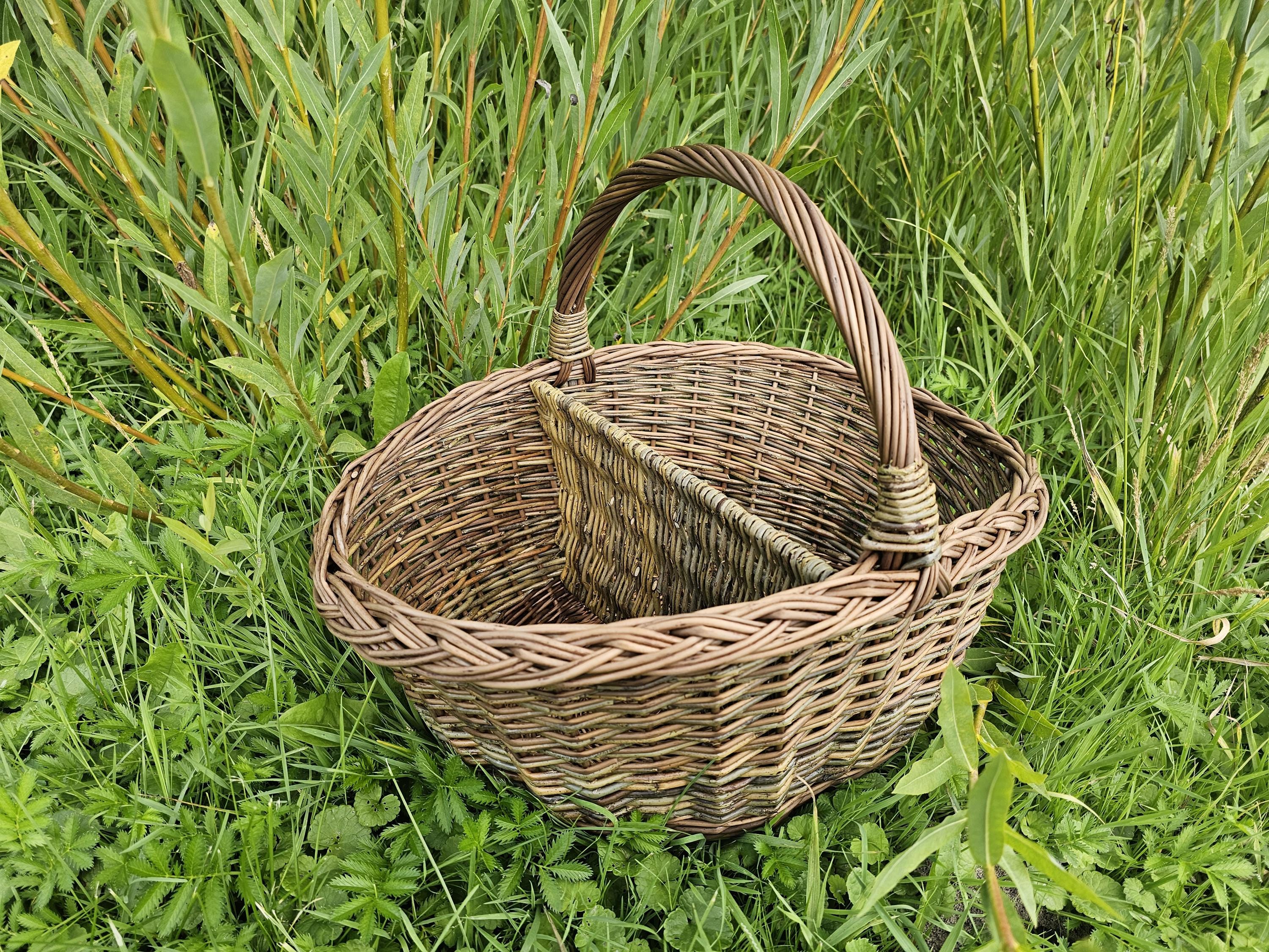 Dvispalvė iškylų pintinė su pertvara, Nežievinta / ruda — rankų darbo pikniko pintinė