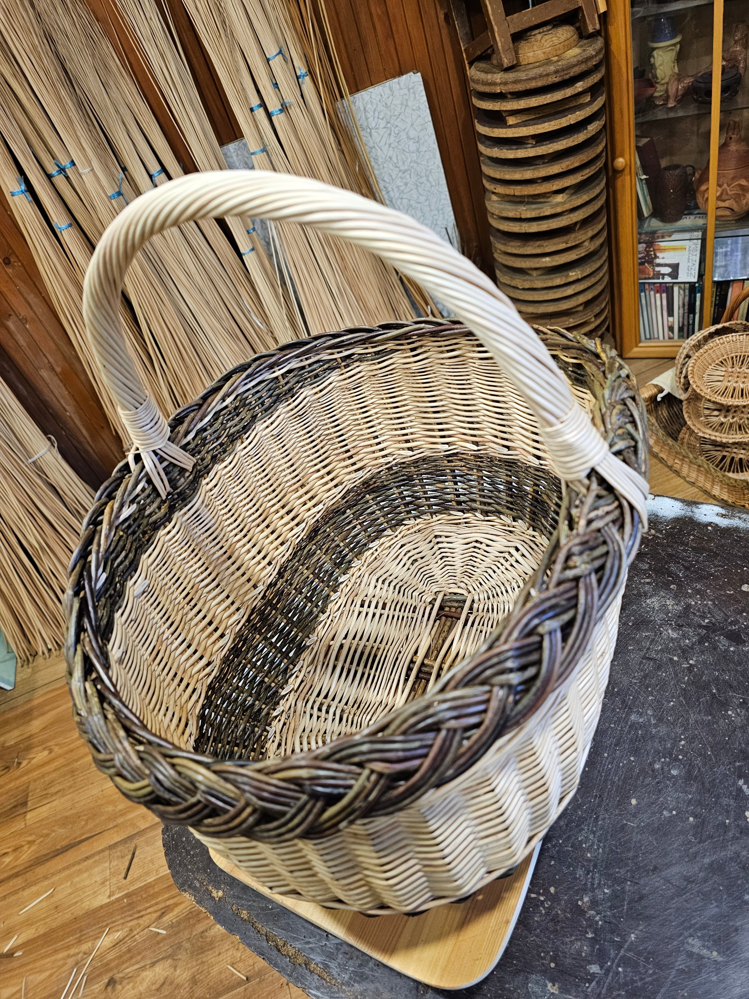 Wicker basket 040r - NaturelyWoven
