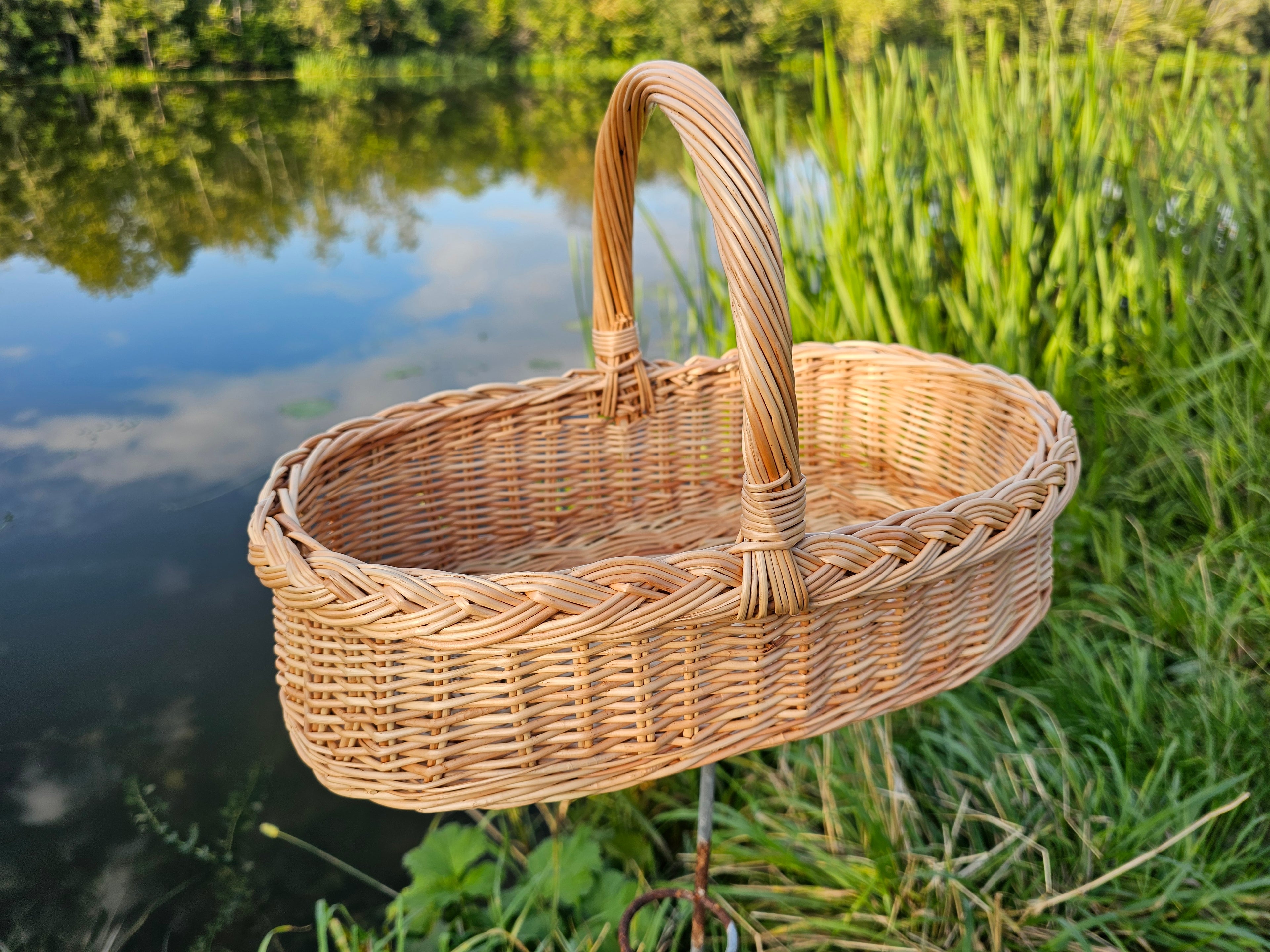 Sodo pintinė su rankena — vytelių pintinė, 3 nuotrauka