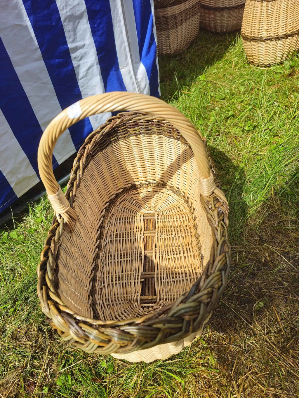 Turgaus pintinė su pinta juosta — vytelių pintinė, 3 nuotrauka