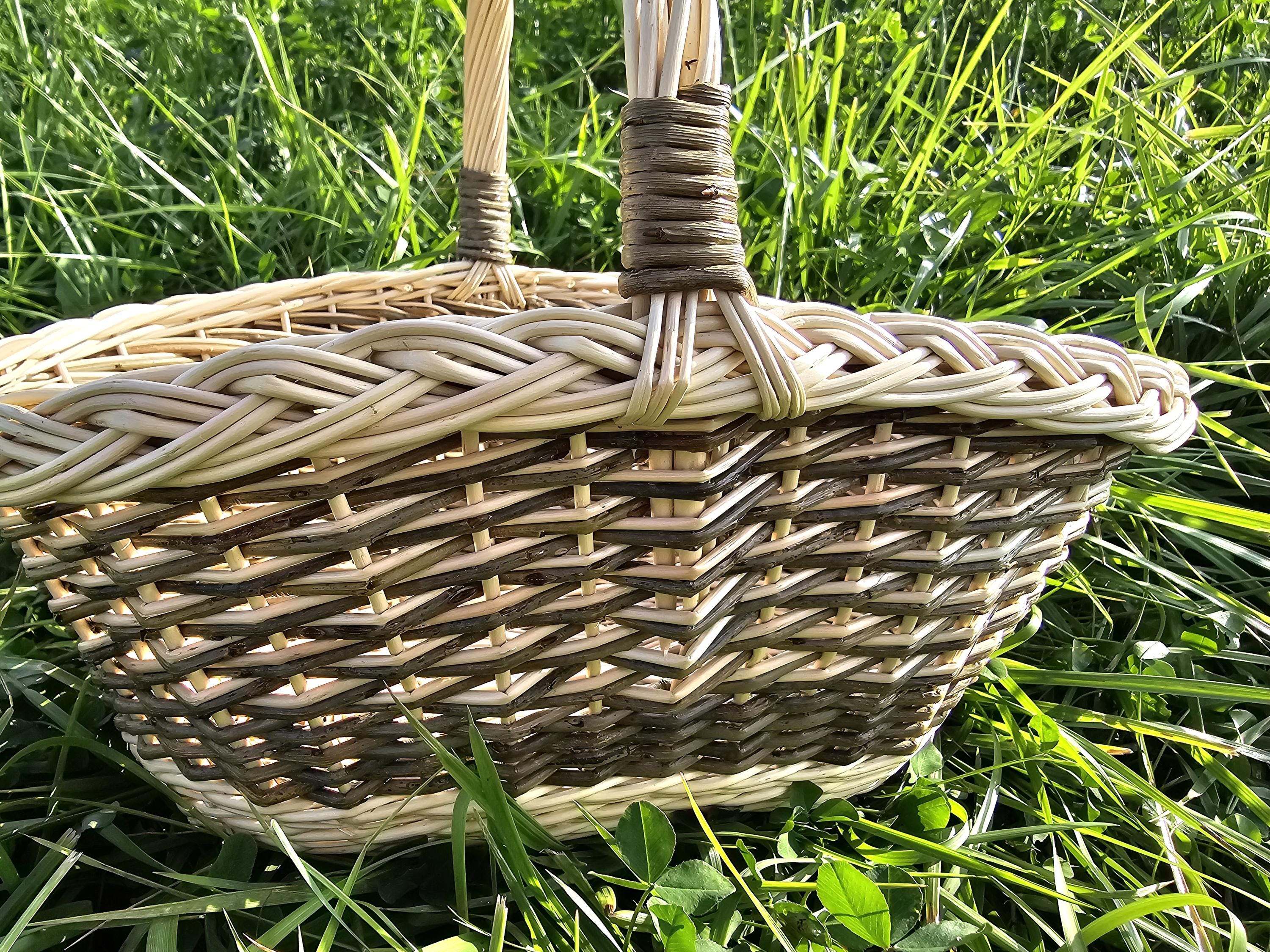Turgaus pintinė su rankena ir ažūriniu pynimu — vytelių pintinė, 3 nuotrauka