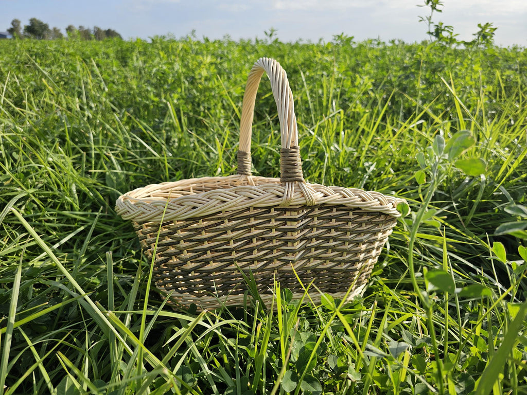 Turgaus pintinė su rankena ir ažūriniu pynimu — vytelių pintinė, 19 nuotrauka