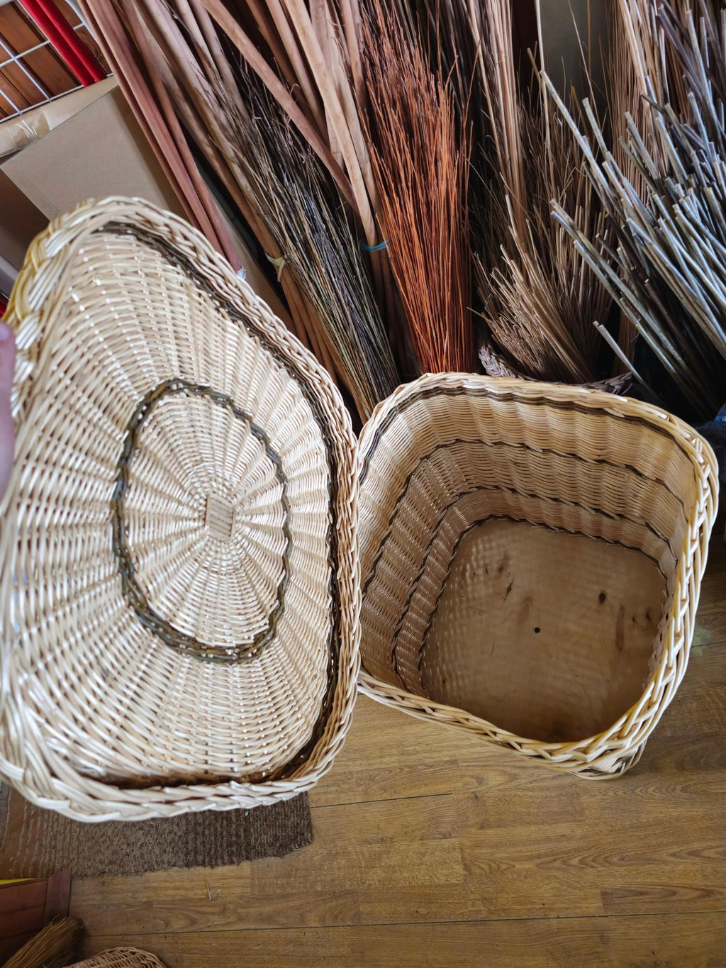 Handmade Large Willow Laundry Hamper with Lid - NaturelyWoven