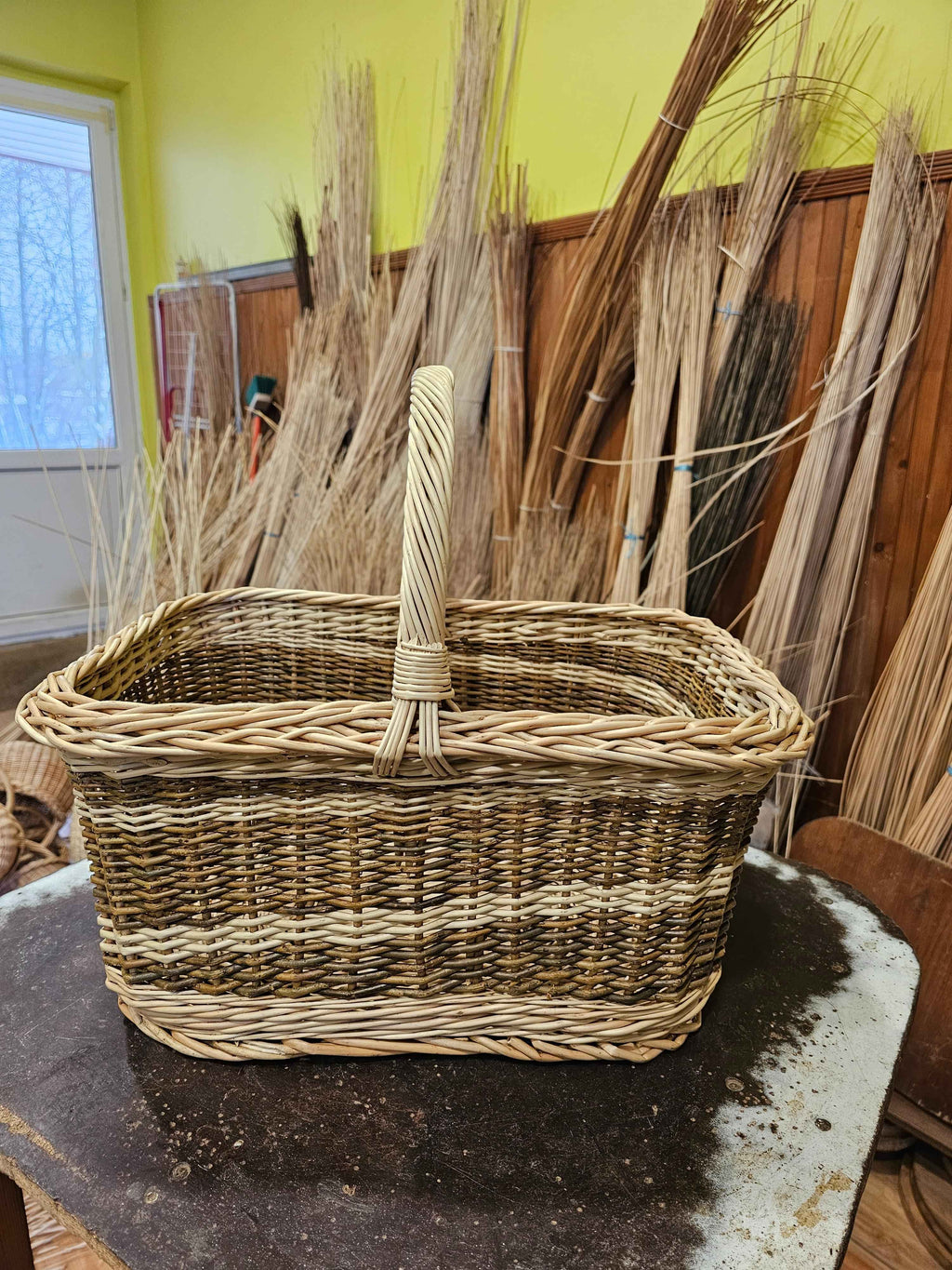 Turgaus pintinė, Nežievinta / auksinė — rankų darbo vytelių pintinė