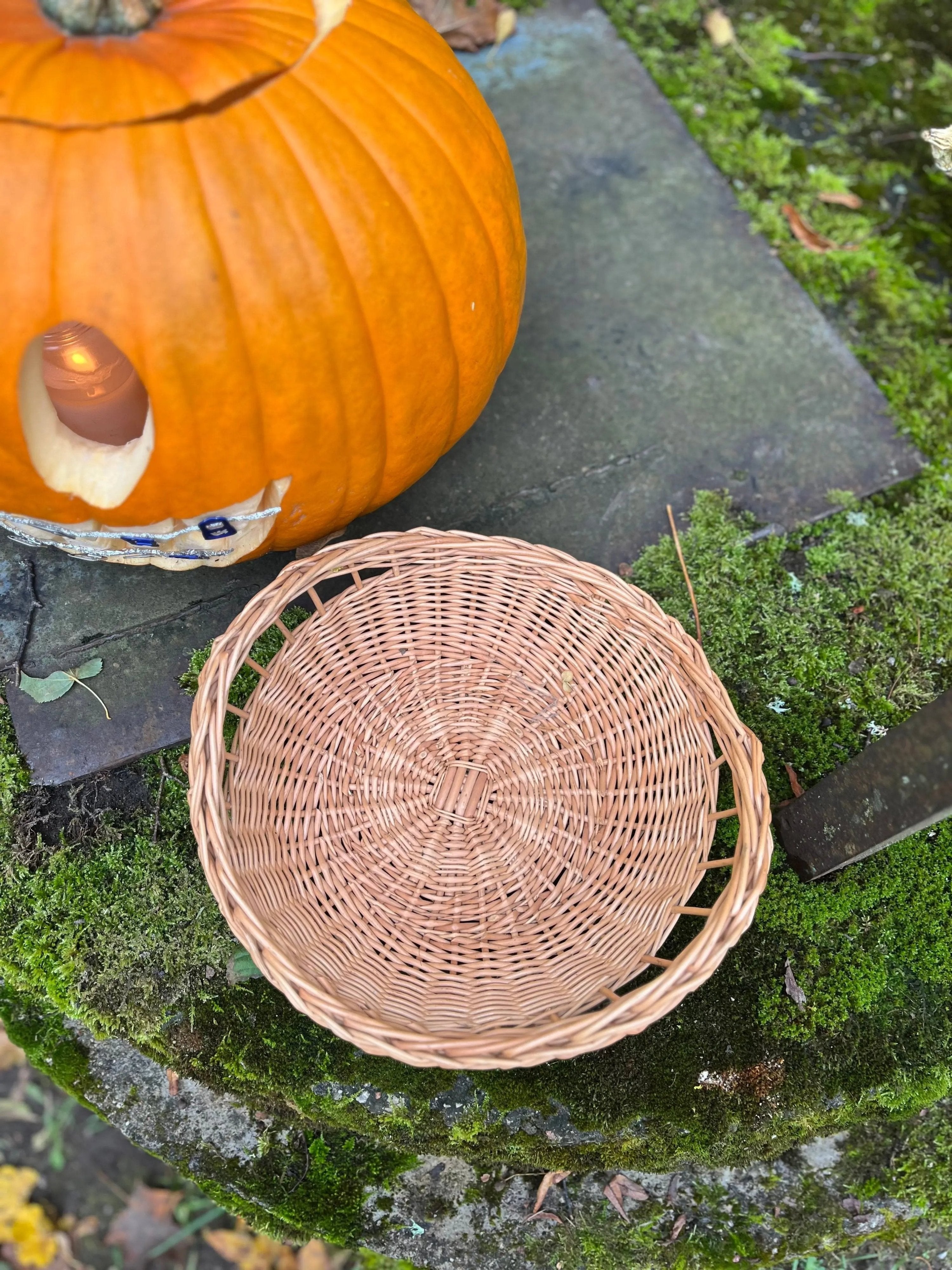 Wicker Round Tray – Handwoven Rustic Kitchen Basket with Open Weave Rim - NaturelyWoven
