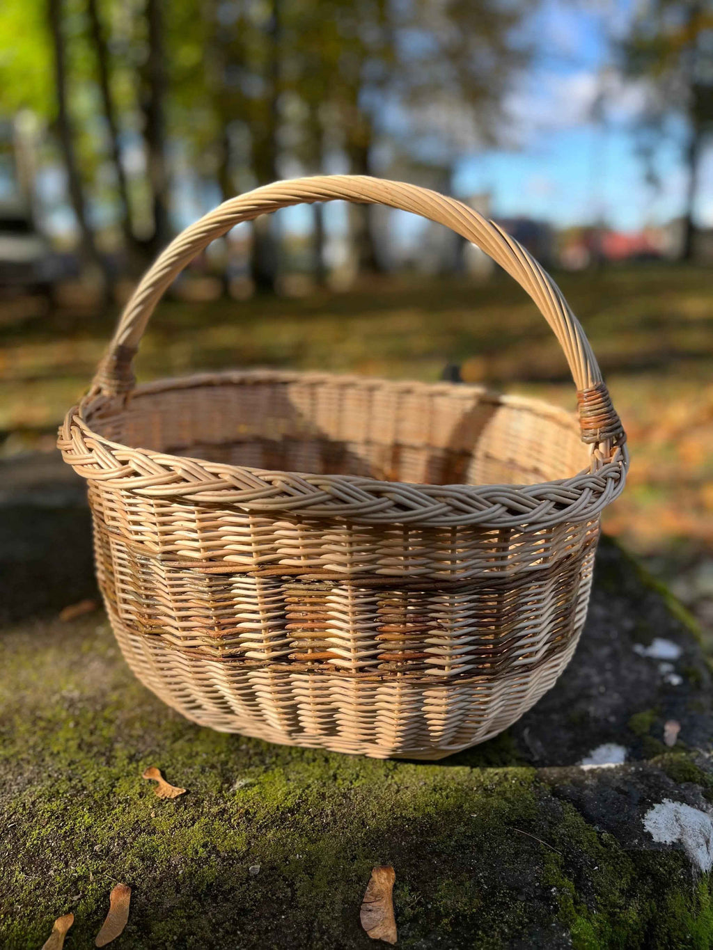 Sandėliavimo pintinė su rankena — rankų darbo daiktų pintinė iš lietuviškos vytelės